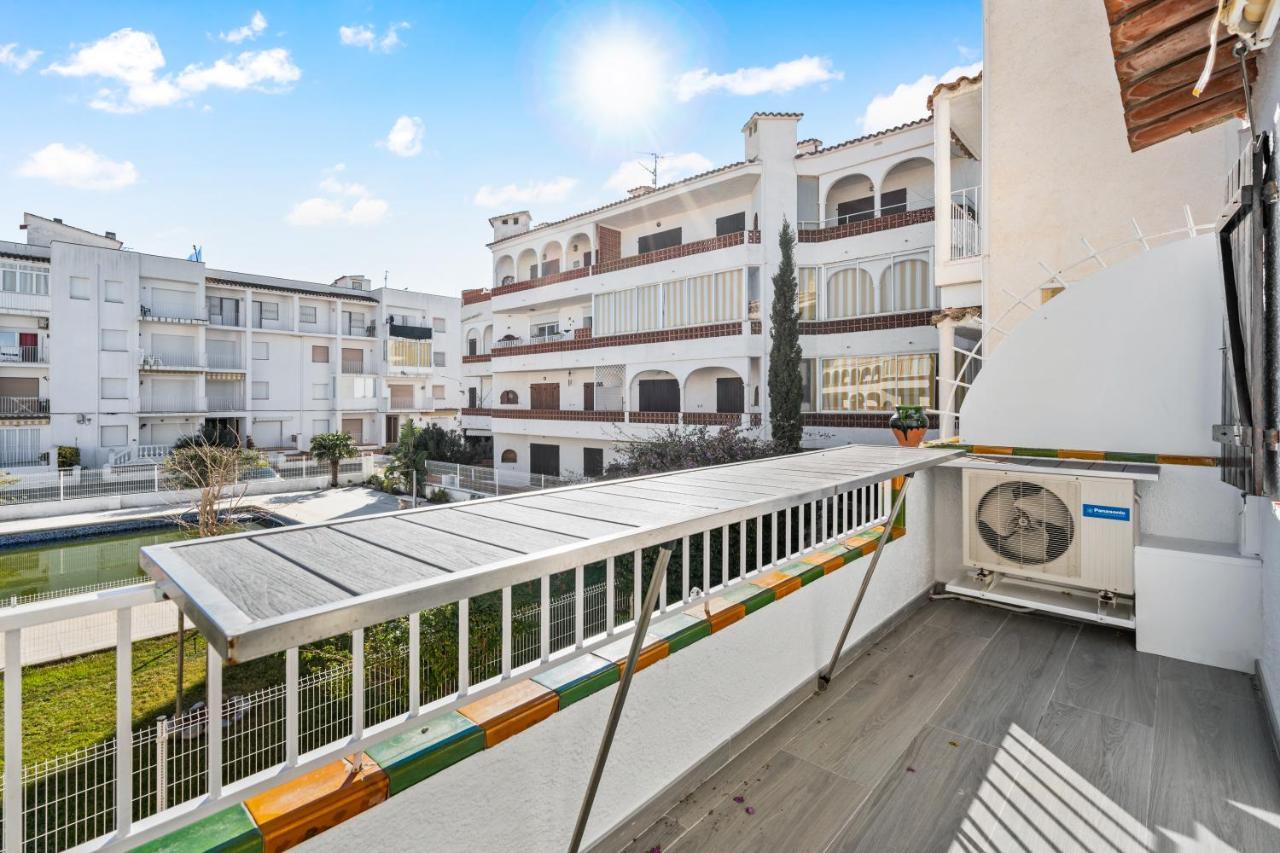 Apartamento Welcs -013- Con Terraza Y Piscina Leilighet Empuriabrava Eksteriør bilde