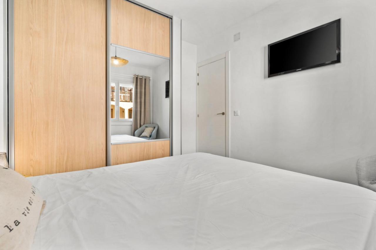 Apartamento Welcs -013- Con Terraza Y Piscina Leilighet Empuriabrava Eksteriør bilde